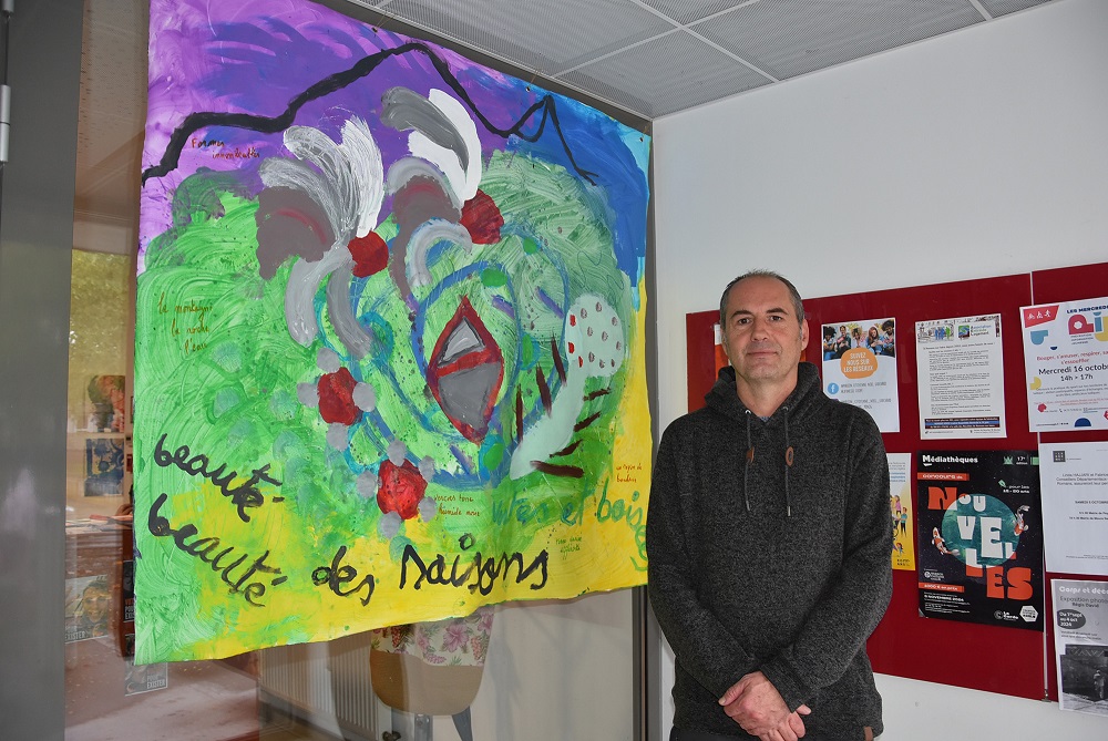 David devant sa toile